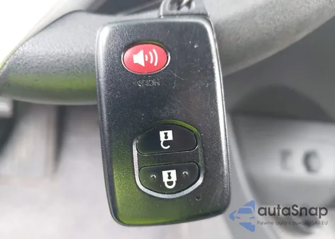 2011 Toyota Prius Three z USA, uszkodzony, nr VIN JTDKN3DU8B1422118